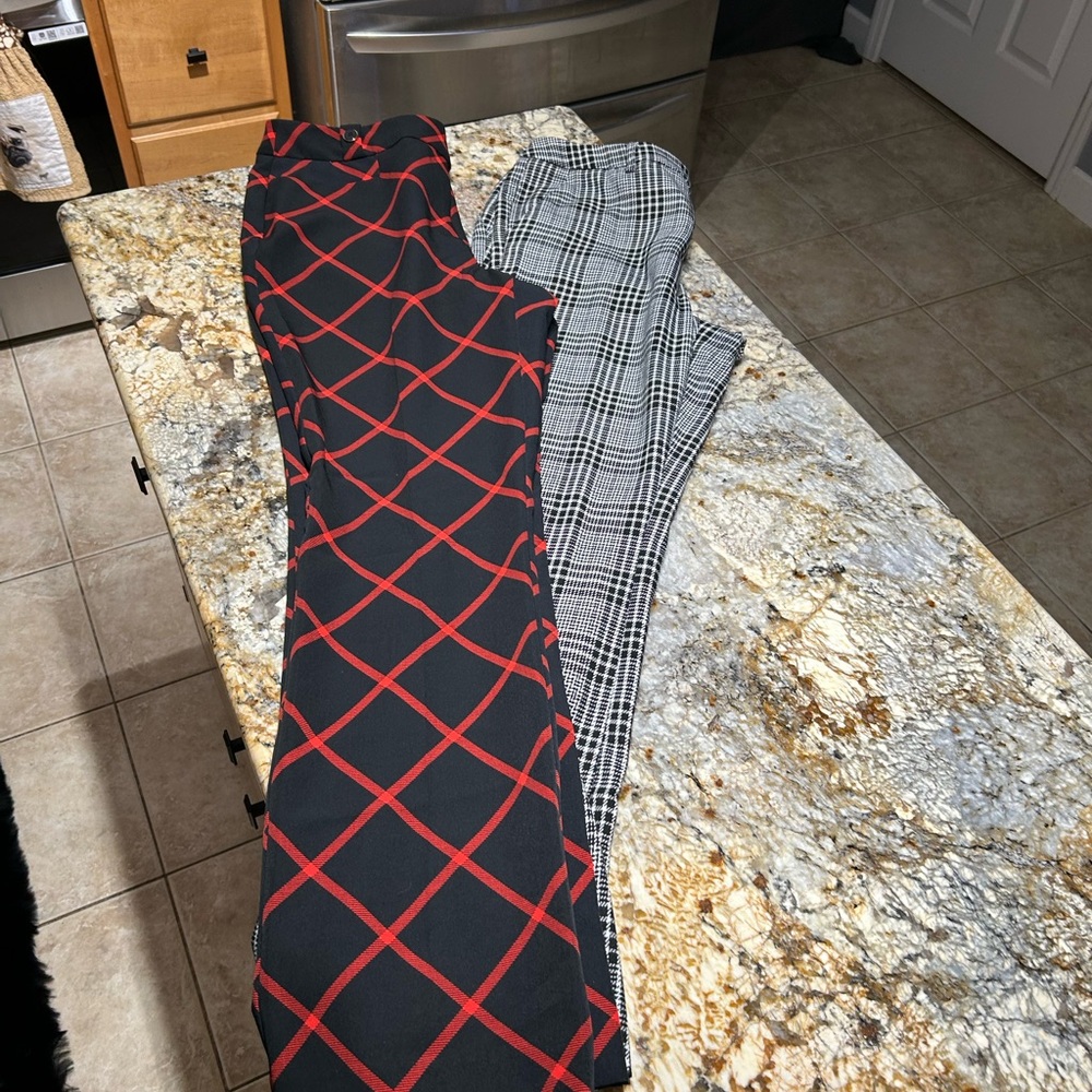 New York & Company Red Diamond and Black/White Plaid Pants